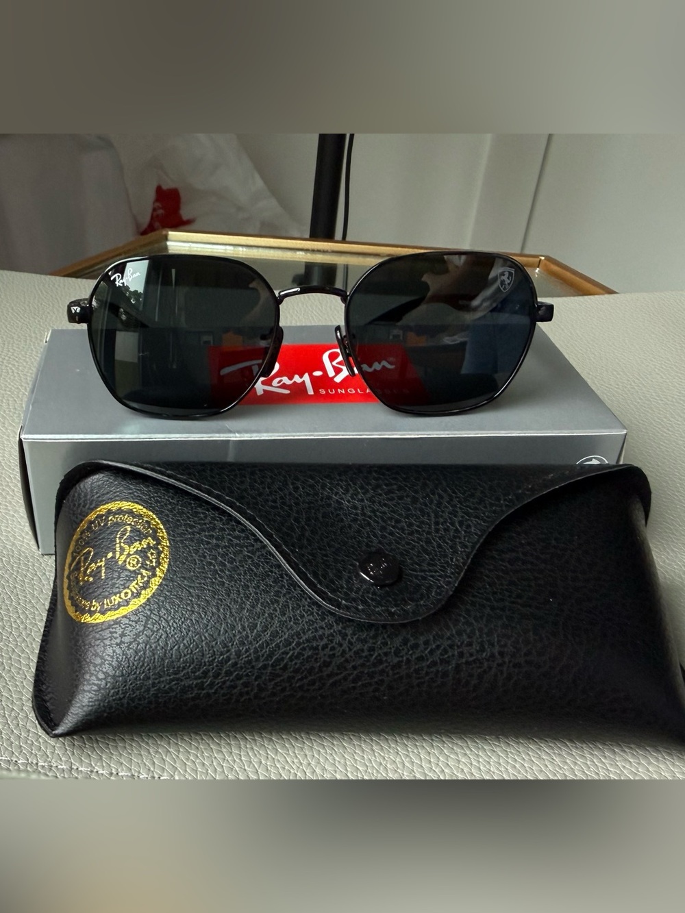 Ray-Ban Black Round Metal Sunglasses with Dark Lenses